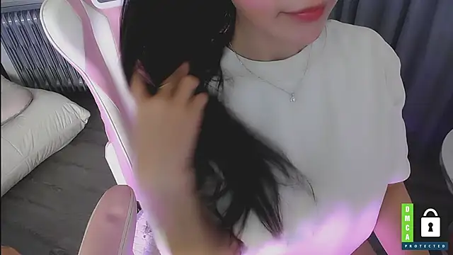 Snapshot of San___San chatting on January 5, 5:27 pm San San online show from January 5, 5:27 pm