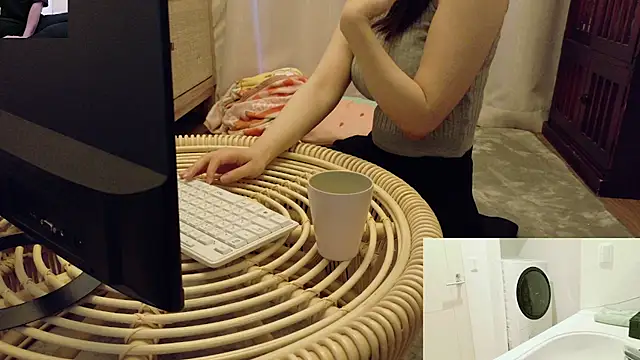 Snapshot of Kakushi_dori chatting on August 4, 8:39 am Kakushi dori online show from August 4, 8:39 am