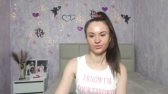 Snapshot of KaraCriegs chatting on February 5, 9:40 pm KaraCriegs online show from February 5, 9:40 pm