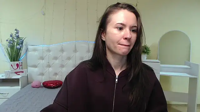 Snapshot of KaraCriegs chatting on February 6, 7:07 pm KaraCriegs online show from February 6, 7:07 pm