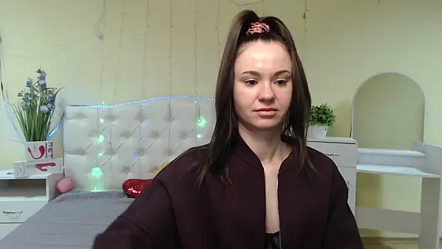 Snapshot of KaraCriegs chatting on February 7, 1:36 am KaraCriegs online show from February 7, 1:36 am