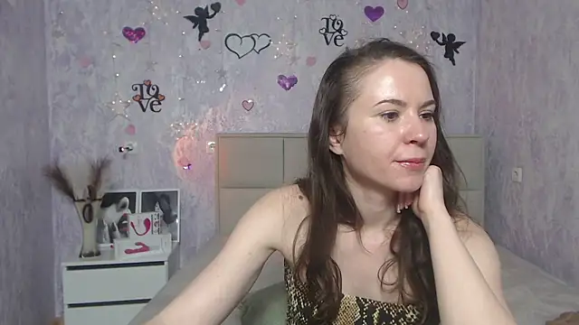 Snapshot of KaraCriegs chatting on February 10, 12:30 am KaraCriegs online show from February 10, 12:30 am