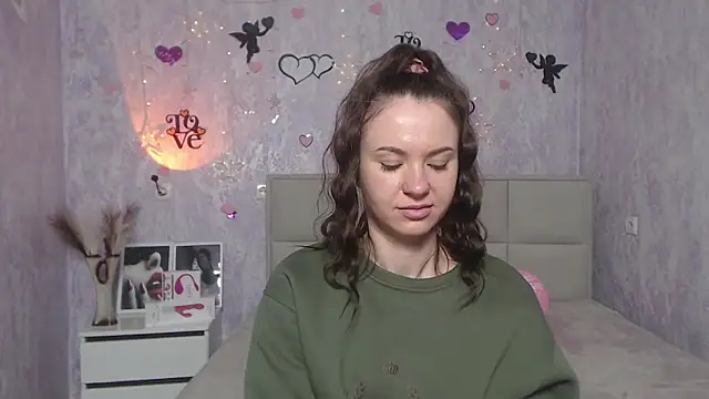 Snapshot of KaraCriegs chatting on February 11, 9:46 pm KaraCriegs online show from February 11, 9:46 pm