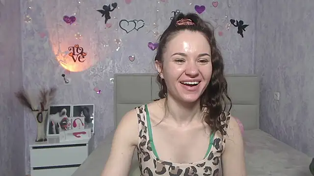 Snapshot of KaraCriegs chatting on February 12, 12:48 am KaraCriegs online show from February 12, 12:48 am