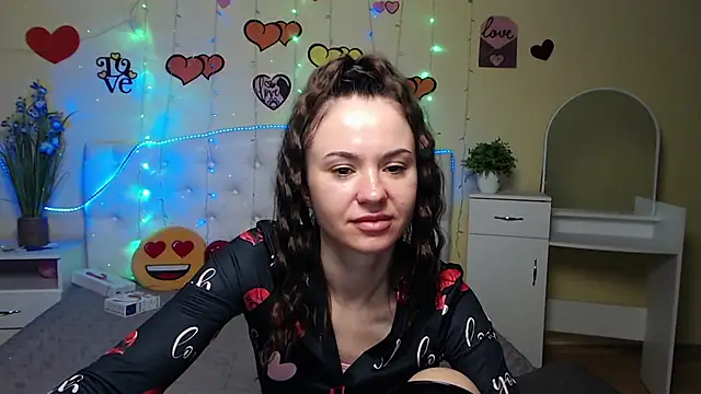 Snapshot of KaraCriegs chatting on February 13, 9:49 pm KaraCriegs online show from February 13, 9:49 pm