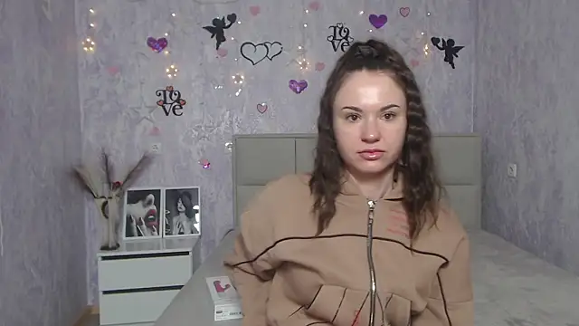 Snapshot of KaraCriegs chatting on February 17, 7:21 pm KaraCriegs online show from February 17, 7:21 pm