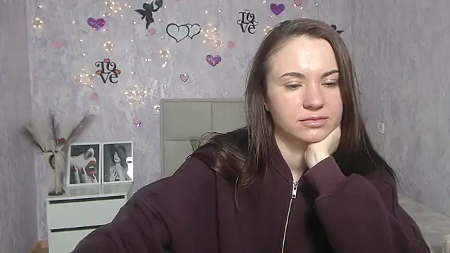 Snapshot of KaraCriegs chatting on February 18, 6:26 pm KaraCriegs online show from February 18, 6:26 pm