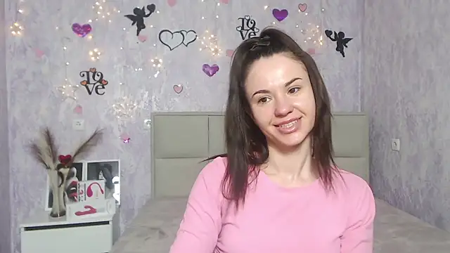 Snapshot of KaraCriegs chatting on February 19, 12:35 am KaraCriegs online show from February 19, 12:35 am