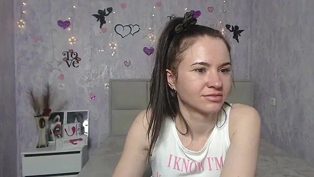 Snapshot of KaraCriegs chatting on February 23, 1:02 am KaraCriegs online show from February 23, 1:02 am