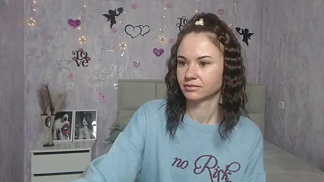 Snapshot of KaraCriegs chatting on March 5, 6:34 pm KaraCriegs online show from March 5, 6:34 pm