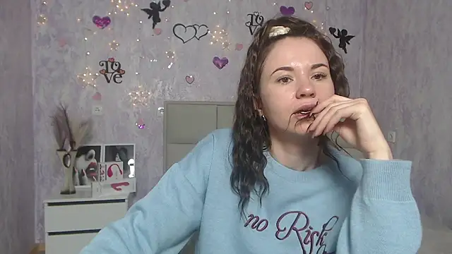 Snapshot of KaraCriegs chatting on March 6, 1:37 am KaraCriegs online show from March 6, 1:37 am