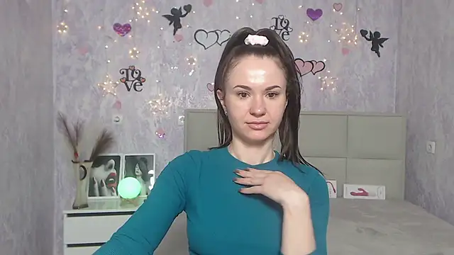 Snapshot of KaraCriegs chatting on March 10, 3:45 am KaraCriegs online show from March 10, 3:45 am