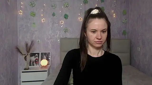 Snapshot of KaraCriegs chatting on March 23, 3:32 am KaraCriegs online show from March 23, 3:32 am