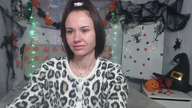 Snapshot of KaraCriegs chatting on October 26, 5:13 am KaraCriegs online show from October 26, 5:13 am