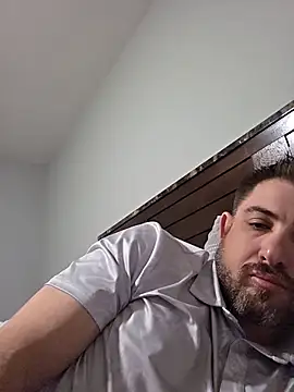 Snapshot of caliguy37 chatting on June 20, 7:11 am caliguy37 online show from June 20, 7:11 am