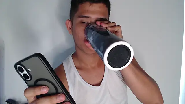 Snapshot of harold_18_ chatting on October 18, 7:47 pm harold 18 online show from October 18, 7:47 pm
