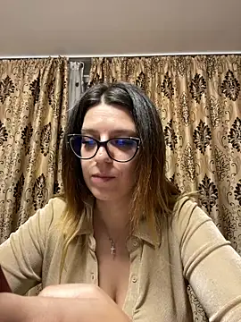 NadiraNoor online show from November 10, 8:41 pm