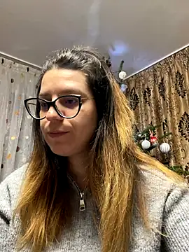 NadiraNoor online show from December 1, 9:20 pm