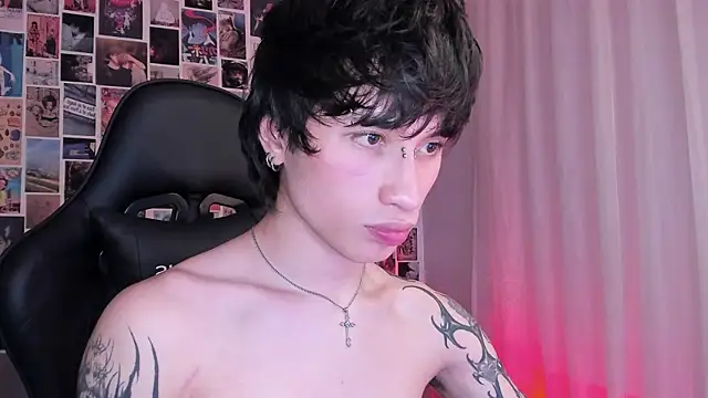 Snapshot of liamelf chatting on January 19, 8:07 am liamelf online show from January 19, 8:07 am