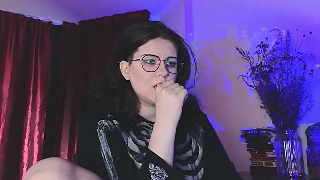 Snapshot of Laura_Karamazov chatting on December 21, 8:39 am Laura Karamazov online show from December 21, 8:39 am