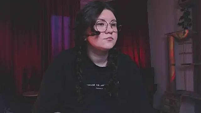 Snapshot of Laura_Karamazov chatting on March 8, 3:35 pm Laura Karamazov online show from March 8, 3:35 pm