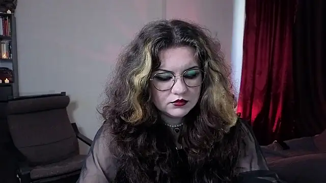 Snapshot of Laura_Karamazov chatting on September 27, 9:47 am Laura Karamazov online show from September 27, 9:47 am