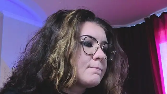 Snapshot of Laura_Karamazov chatting on October 8, 12:14 pm Laura Karamazov online show from October 8, 12:14 pm