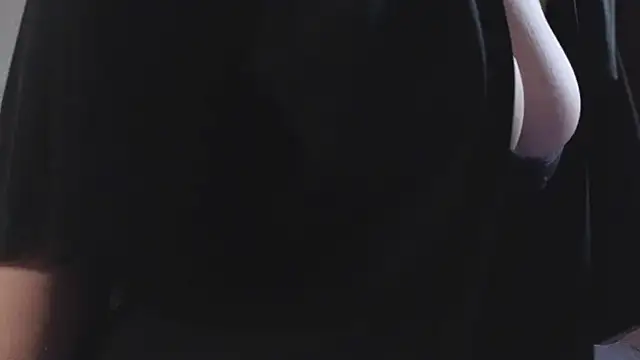 Snapshot of Laura_Karamazov chatting on October 22, 11:21 am Laura Karamazov online show from October 22, 11:21 am