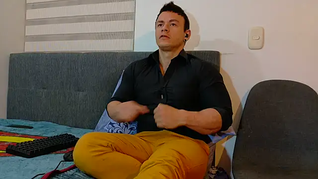 Snapshot of MarksMuscle chatting on October 19, 6:25 am MarksMuscle online show from October 19, 6:25 am