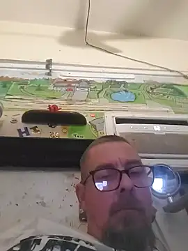 Snapshot of samnmike chatting on April 29, 9:57 am samnmike online show from April 29, 9:57 am