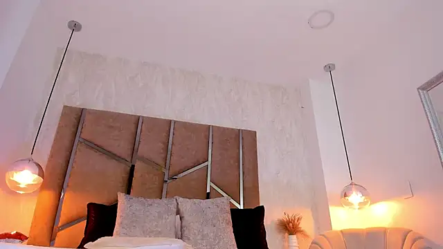 Martinaa Jones  online show from November 21, 8:07 pm