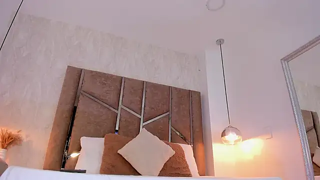 Martinaa Jones  online show from March 25, 12:33 pm