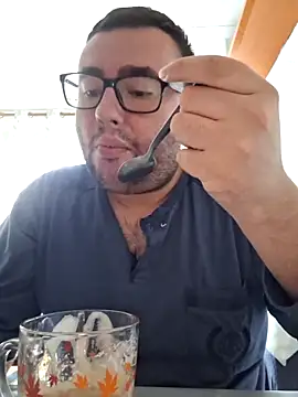 Javier bear online show from November 15, 9:06 am