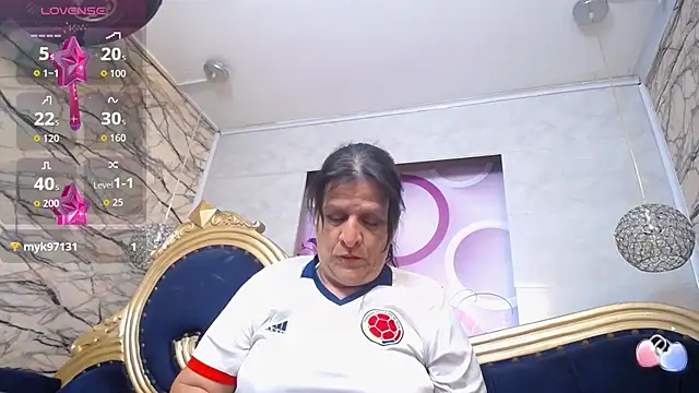 Snapshot of karito_mature17 chatting on October 3, 11:18 am karito mature17 online show from October 3, 11:18 am