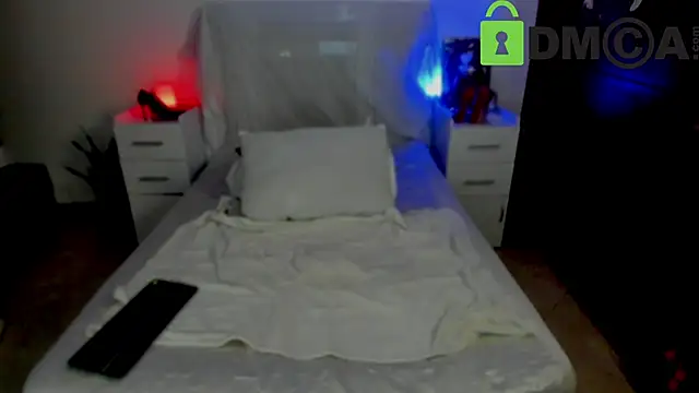 Lucyerobbie online show from February 21, 5:02 am