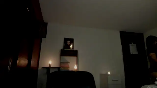 Snapshot of Lucyerobbie chatting on April 25, 2:47 am Lucyerobbie online show from April 25, 2:47 am