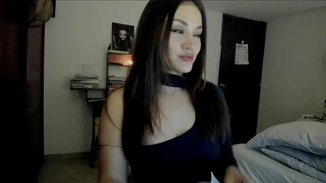 Snapshot of Lucyerobbie chatting on May 10, 9:42 pm Lucyerobbie online show from May 10, 9:42 pm