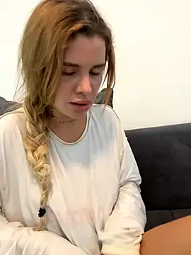 EmiliaCatalina online show from November 24, 4:51 pm