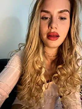 EmiliaCatalina online show from December 20, 1:45 am