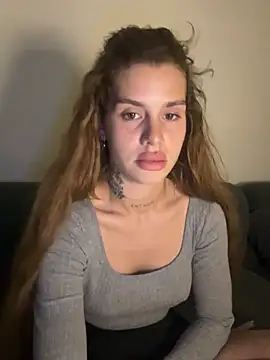 EmiliaCatalina online show from April 1, 11:35 pm