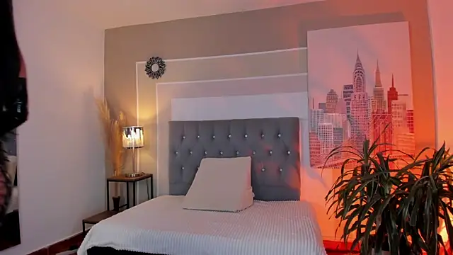 Snapshot of missmegann chatting on December 15, 12:28 pm missmegann online show from December 15, 12:28 pm