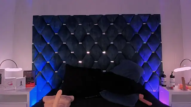 laura bassi online show from February 10, 9:36 am