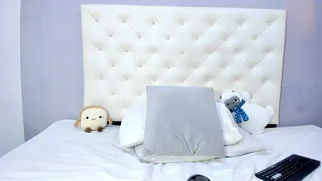 NICOLSKINNY1 online show from November 20, 9:47 pm