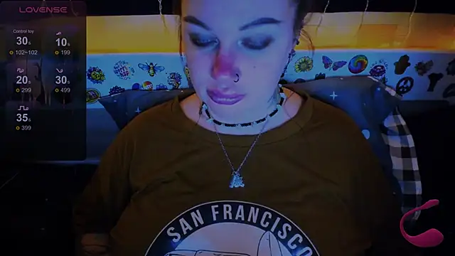 Snapshot of EllieOz chatting on December 16, 9:52 pm EllieOz online show from December 16, 9:52 pm