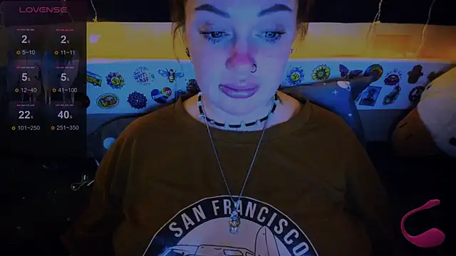 Snapshot of EllieOz chatting on December 21, 11:13 pm EllieOz online show from December 21, 11:13 pm