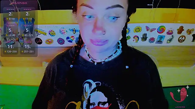 EllieOz online show from October 25, 5:08 pm