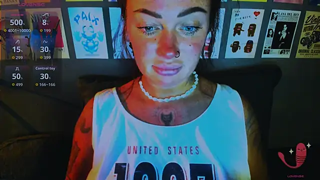 Snapshot of EllieOz chatting on April 8, 5:02 pm EllieOz online show from April 8, 5:02 pm