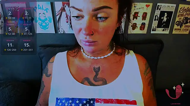 Snapshot of EllieOz chatting on April 10, 1:16 pm EllieOz online show from April 10, 1:16 pm