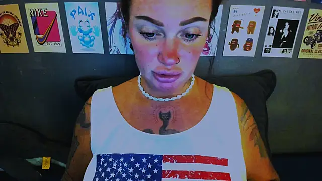 Snapshot of EllieOz chatting on April 13, 4:56 pm EllieOz online show from April 13, 4:56 pm
