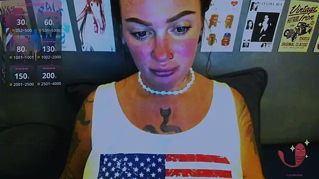 Snapshot of EllieOz chatting on April 15, 4:58 pm EllieOz online show from April 15, 4:58 pm